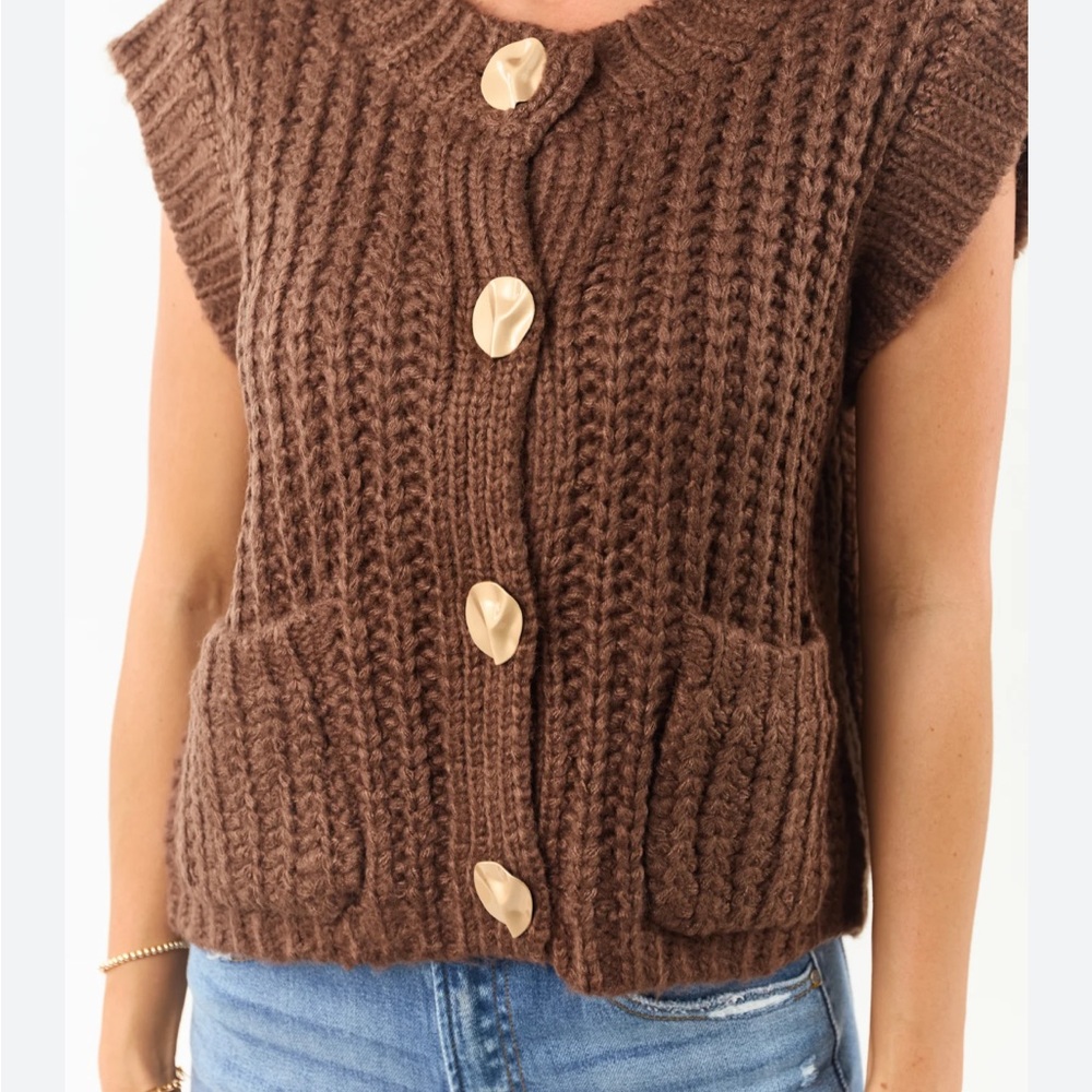 Sleeveless Chunky Knit Cardigan Vest in Brown